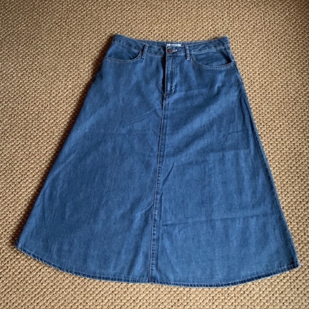 EUC Forever 21 Denim Midi Skirt, 31